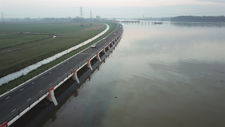 Hoog water bij hoogwatergeul