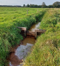 Schotbakstuw volledig uitgevoerd in hout