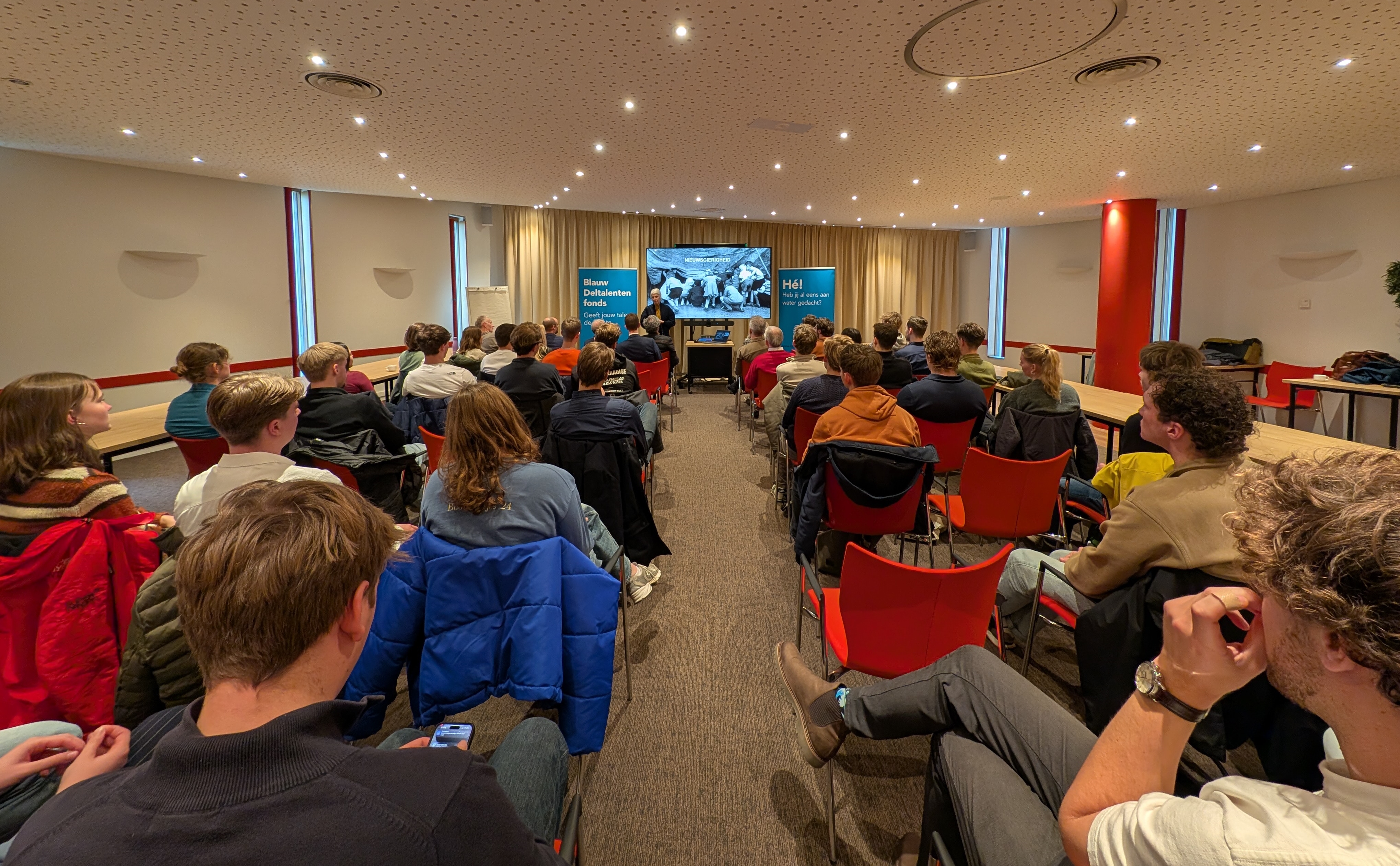 Jonge waterprofessionals ontvangen beurs tijdens inspirerende middag in Wageningen